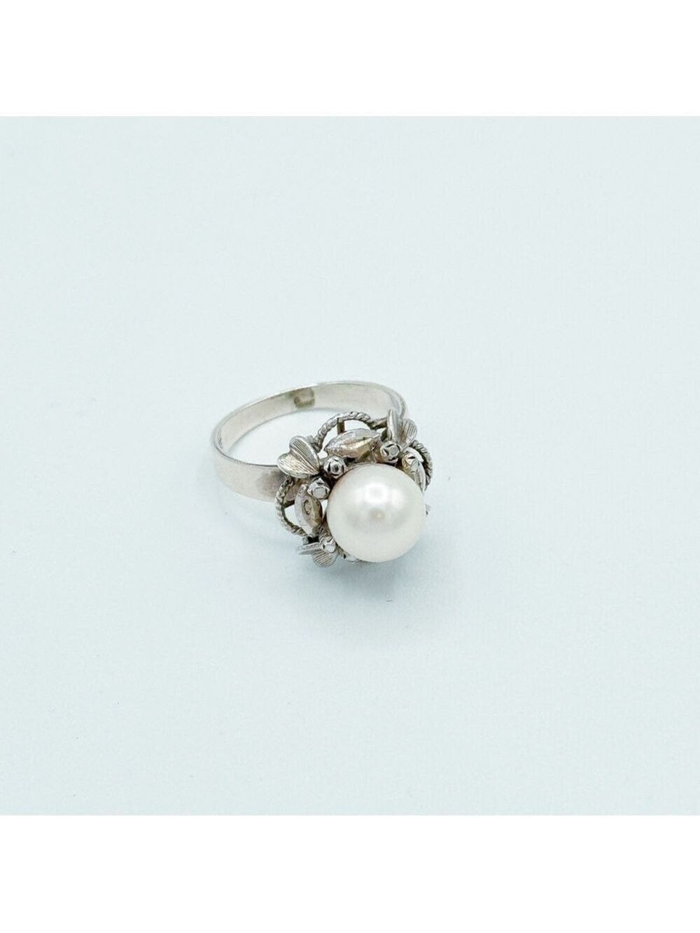 14k white gold ring with diamonds and a pearl